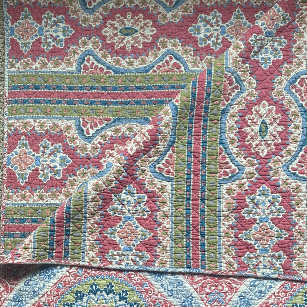 Pottery Barn Queen Medallion Quilt - Reversible
